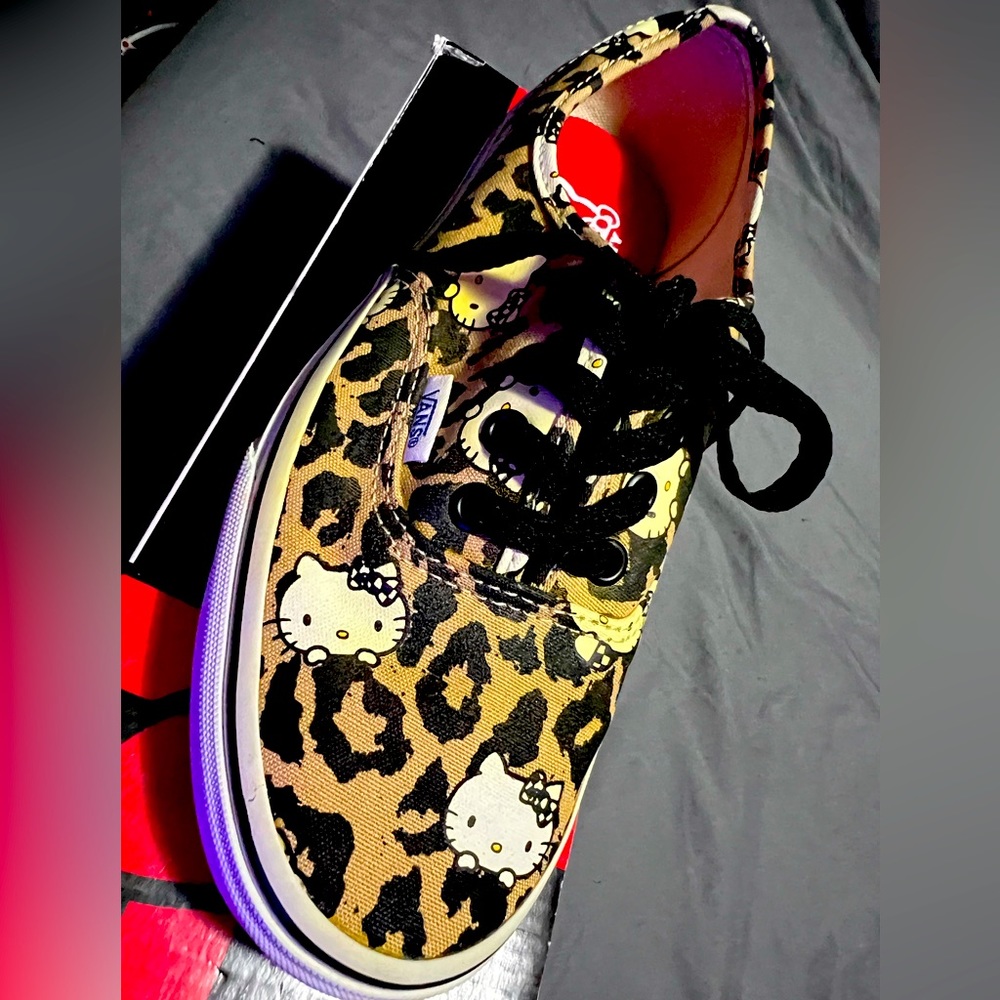 HELLO KITTY VANS